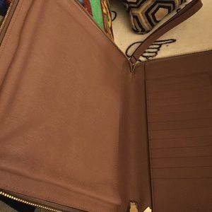 Gucci leather tan tablet/ card holder and paperwork journal holder in Exc cond